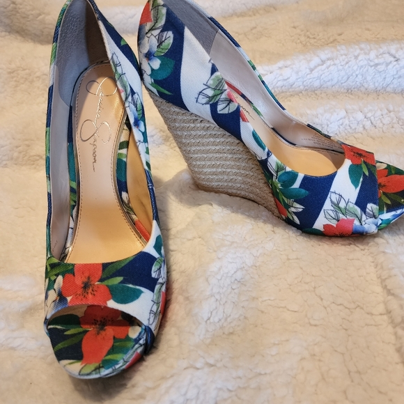 Like new, Jessica Simpson floral and stripped wedge heels, size 8.5 - Picture 3 of 5
